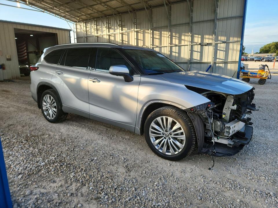 57076076 :رقم المزاد ، 5TDKDRBH5PS038061 vin ، 2023 Toyota Highlander مزاد بيع