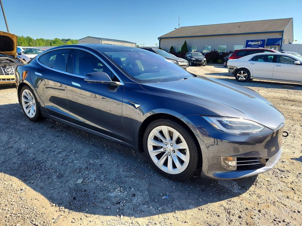 55932046 :رقم المزاد ، 5YJSA1E27GF168445 vin ، 2016 Tesla Model S مزاد بيع