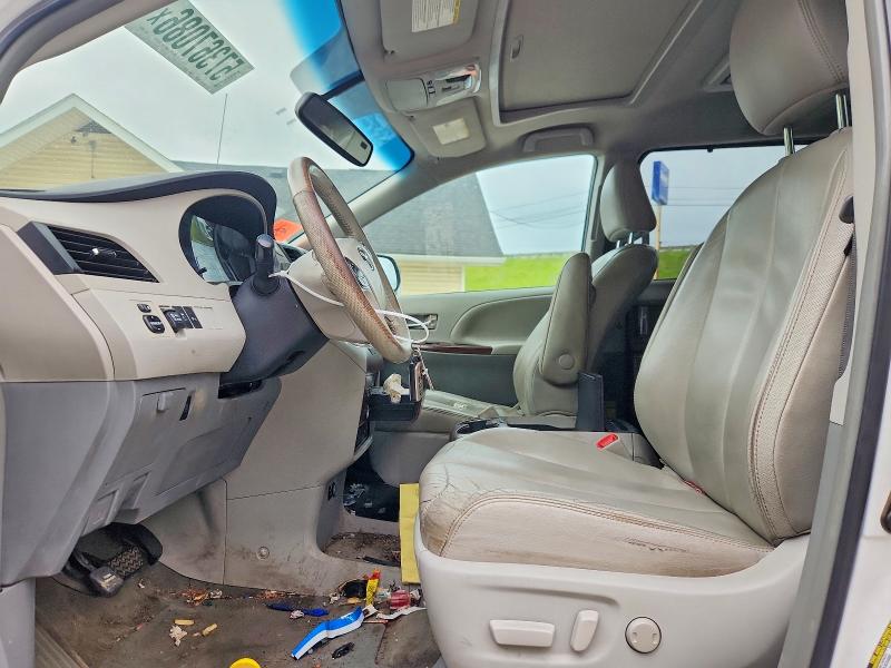 57367086 :رقم المزاد ، 5TDYK3DC2DS382540 vin ، 2013 Toyota Sienna مزاد بيع