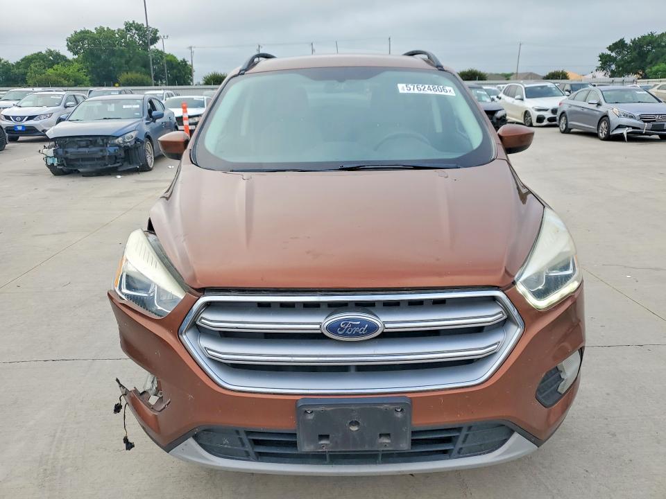 57624806 :رقم المزاد ، 1FMCU0GD5HUC64647 vin ، 2017 Ford Escape مزاد بيع