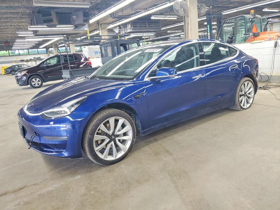 56090916 :رقم المزاد ، 5YJ3E1EA0JF008155 vin ، 2018 Tesla Model 3 مزاد بيع