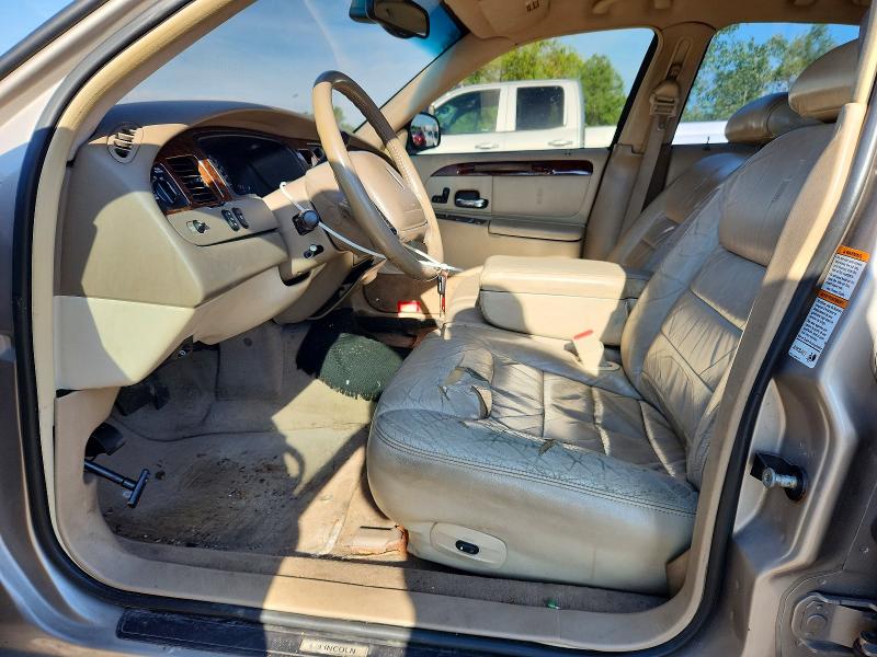 2001 Lincoln Town Car მანქანა იყიდება აუქციონზე, vin: 1LNHM81W21Y633008, აუქციონის ნომერი: 57530396