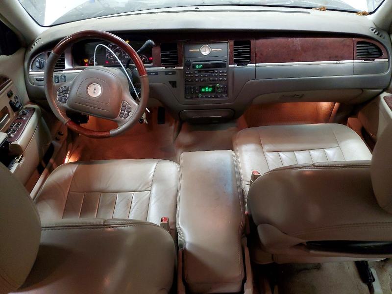 57718436 :رقم المزاد ، 1LNHM82W53Y628676 vin ، 2003 Lincoln Town Car مزاد بيع