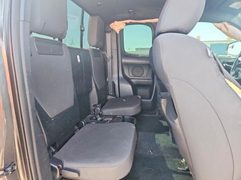 85628015 :رقم المزاد ، 5TFSZ5AN2HX054201 vin ، 2017 Toyota Tacoma مزاد بيع