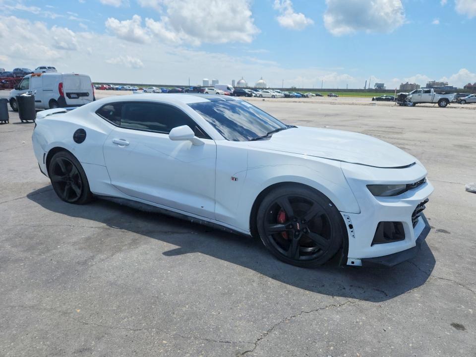 58762076 :رقم المزاد ، 1G1FF1R79H0150210 vin ، 2017 Chevrolet Camaro مزاد بيع