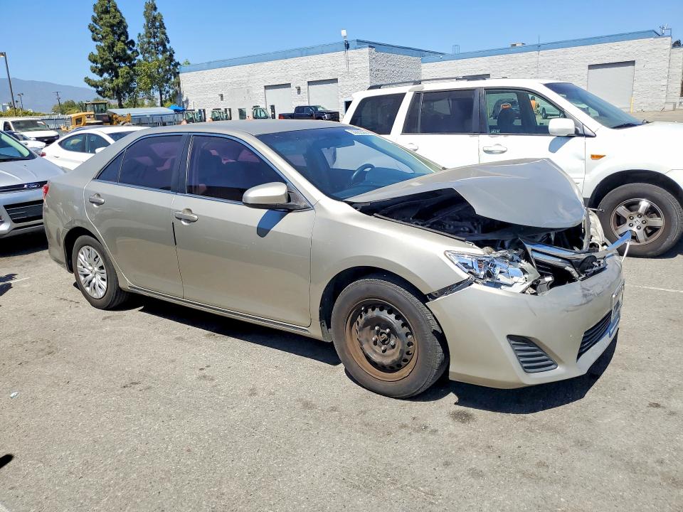 56862366 :رقم المزاد ، 4T4BF1FK5ER366866 vin ، 2014 Toyota Camry مزاد بيع