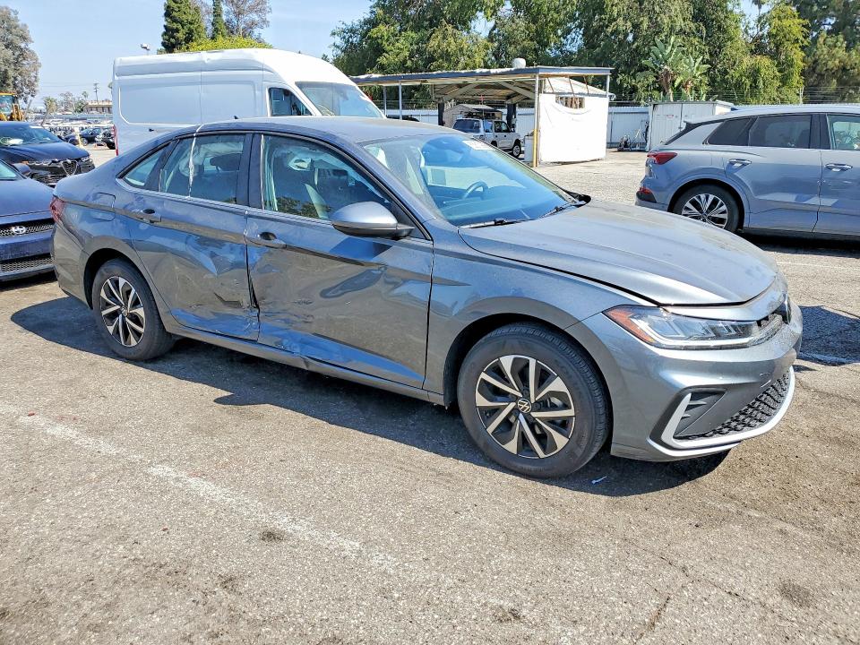 55813906 :رقم المزاد ، 3VW5X7BU6SM001001 vin ، 2025 Volkswagen Jetta مزاد بيع