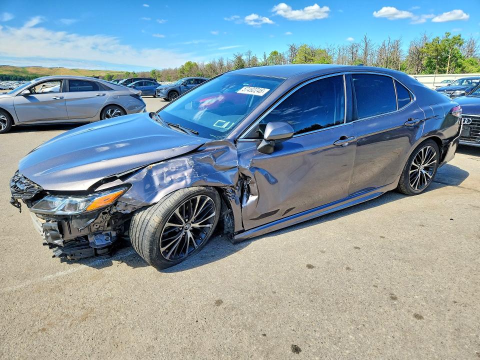 57492246 :رقم المزاد ، 4T1B11HK0KU216598 vin ، 2019 Toyota Camry مزاد بيع