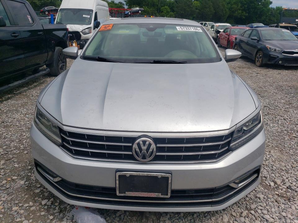 2017 Volkswagen Passat მანქანა იყიდება აუქციონზე, vin: 1VWCT7A37HC002972, აუქციონის ნომერი: 57337186