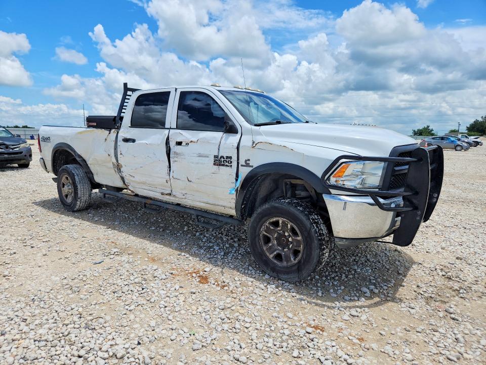 56334896 :رقم المزاد ، 3C6UR5HL6JG222405 vin ، 2018 Ram 2500 مزاد بيع