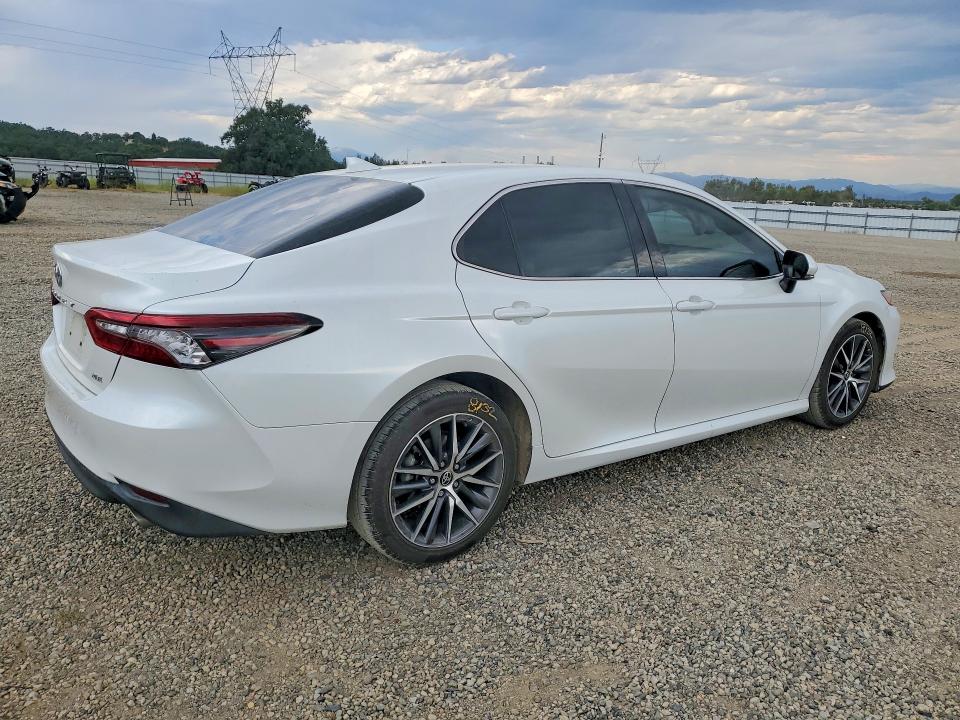 2021 Toyota Camry მანქანა იყიდება აუქციონზე, vin: 4T1F11AK0MU449573, აუქციონის ნომერი: 57832226