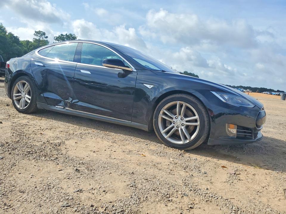 57892866 :رقم المزاد ، 5YJSA1E2XFF112806 vin ، 2015 Tesla Model S مزاد بيع