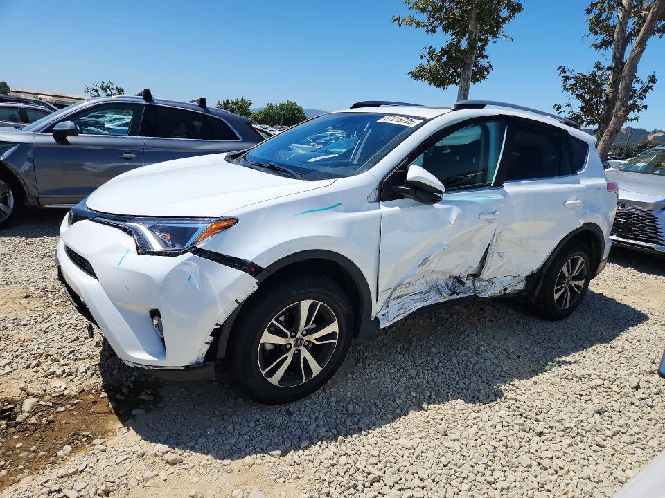 57317626 :رقم المزاد ، 2T3RFREV1HW672798 vin ، 2017 Toyota Rav4 مزاد بيع
