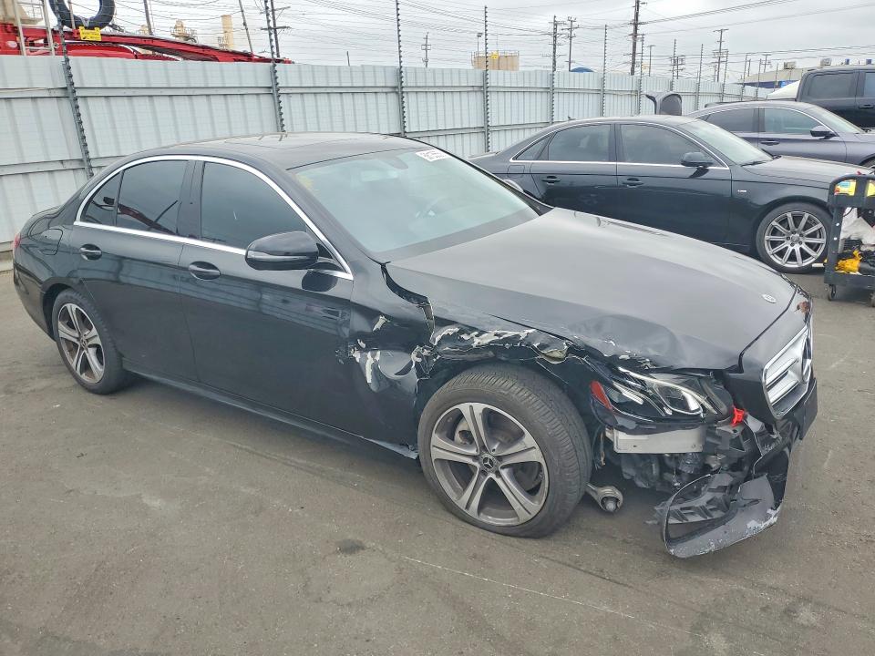 58135556 :رقم المزاد ، WDDZF4JB5KA618205 vin ، 2019 Mercedes-benz E مزاد بيع