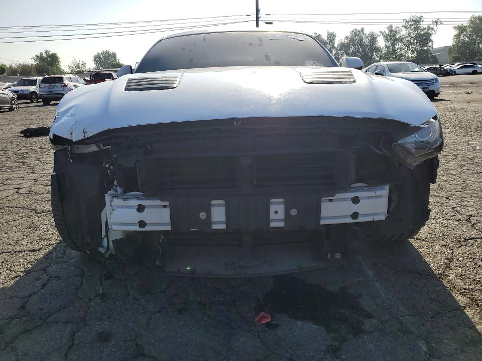 56739706 :رقم المزاد ، 1FA6P8CF5J5156615 vin ، 2018 Ford Mustang مزاد بيع