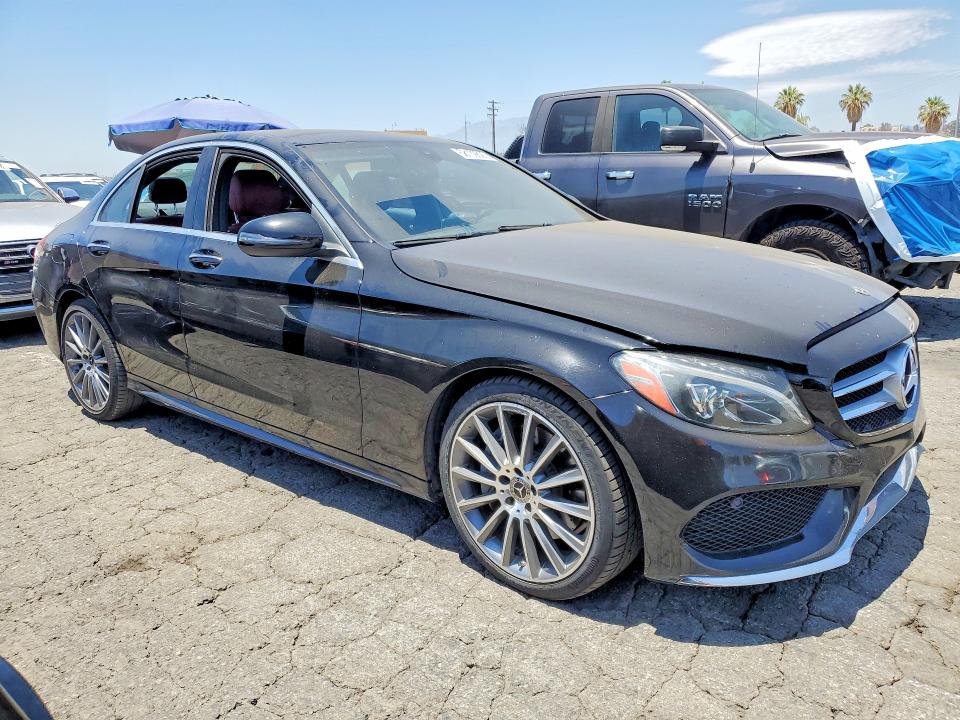 58139826 :رقم المزاد ، WDDWF4JB2JR405215 vin ، 2018 Mercedes-benz C مزاد بيع