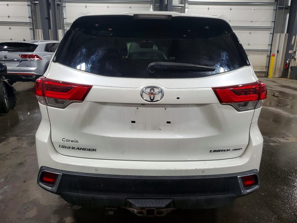 2018 Toyota Highlander მანქანა იყიდება აუქციონზე, vin: 5TDDZRFH9JS831715, აუქციონის ნომერი: 55530356