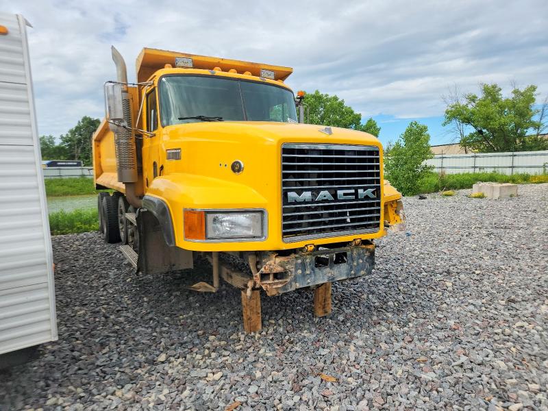 57714006 :رقم المزاد ، 1M2AD62C6WW006986 vin ، 1998 Mack Cl713 مزاد بيع