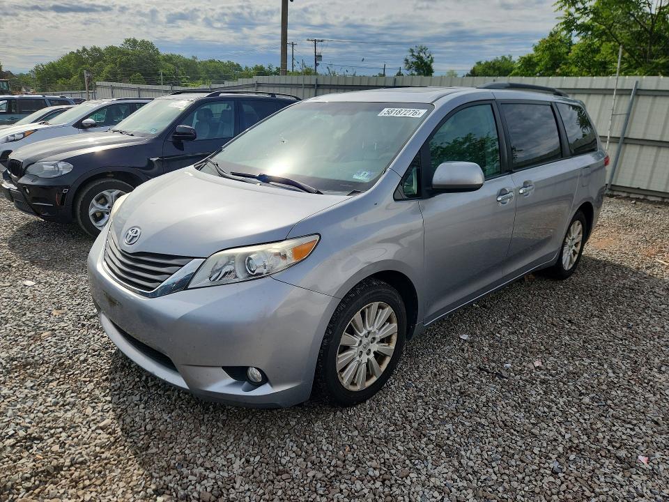 58187276 :رقم المزاد ، 5TDDK3DC3DS057913 vin ، 2013 Toyota Sienna مزاد بيع