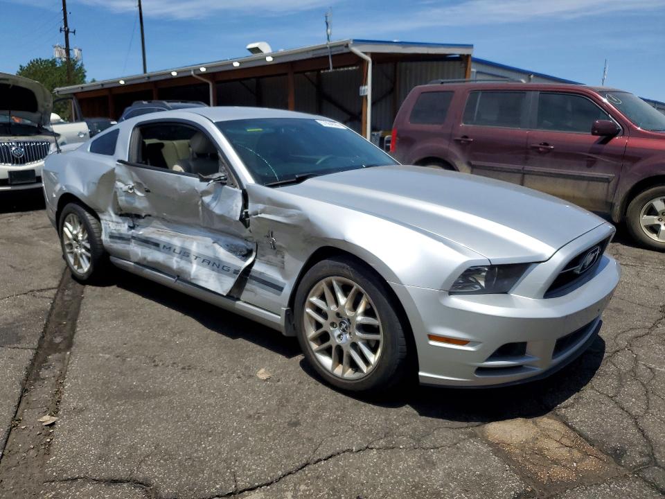 Продаж на аукціоні авто 2014 Ford Mustang, vin: 1ZVBP8AM8E5266135, номер лоту: 57884026