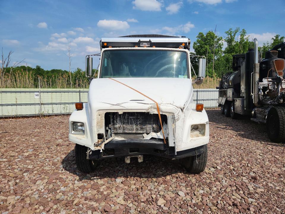 55749636 :رقم المزاد ، 1FUBBTAK92HJ77776 vin ، 2002 Freightliner F70 مزاد بيع