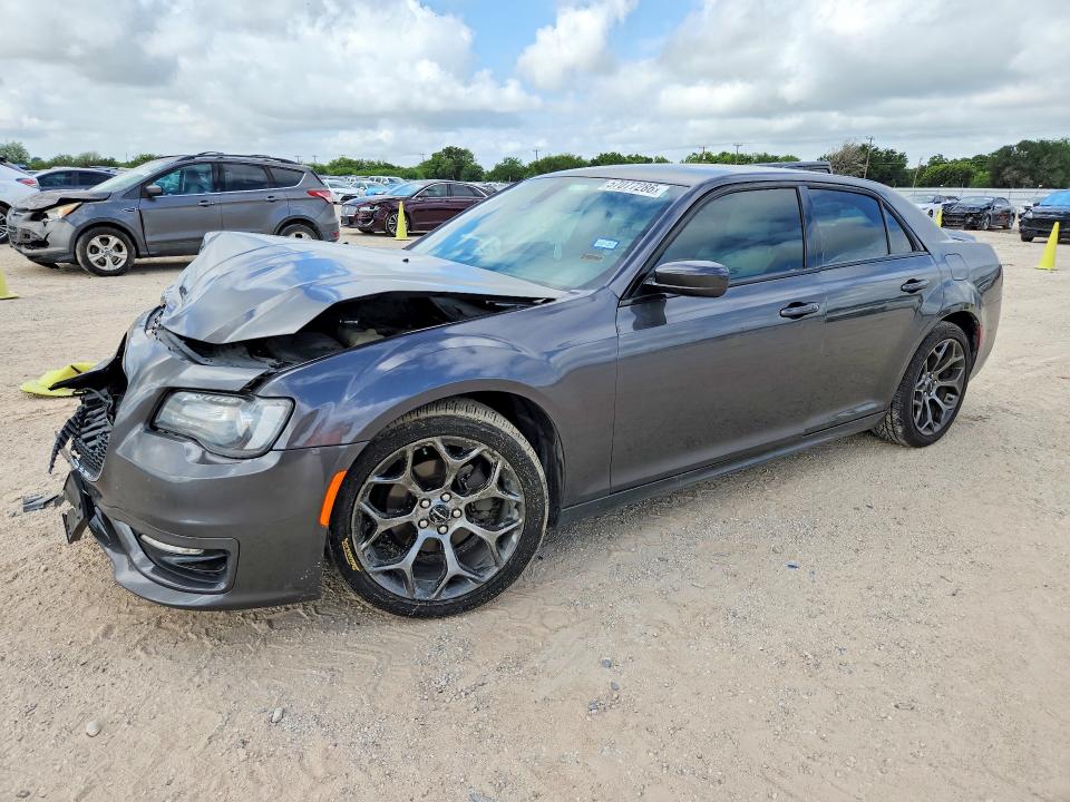 57077286 :رقم المزاد ، 2C3CCABG8JH142988 vin ، 2018 Chrysler 300 مزاد بيع