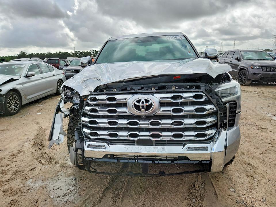 53920576 :رقم المزاد ، 5TFMC5DB8SX091367 vin ، 2025 Toyota Tundra مزاد بيع