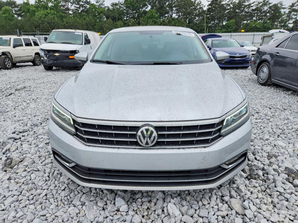 55425576 :رقم المزاد ، 1VWBA7A3XJC039327 vin ، 2018 Volkswagen Passat مزاد بيع