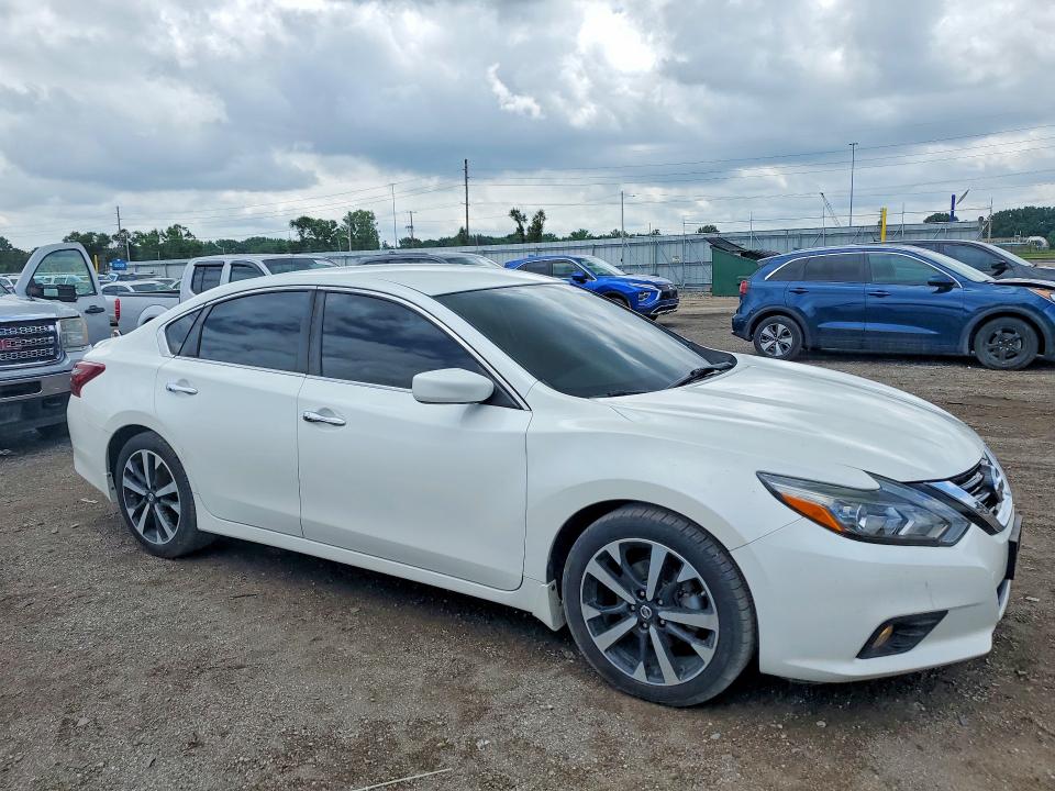 55522886 :رقم المزاد ، 1N4AL3AP4JC260724 vin ، 2018 Nissan Altima مزاد بيع
