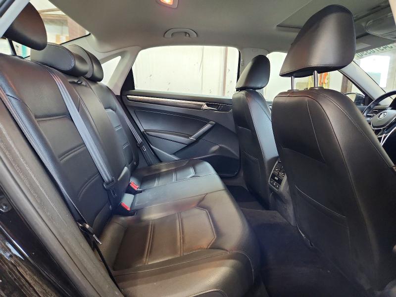 Продажа на аукционе авто 2017 Volkswagen Passat, vin: 1VWBT7A30HC042810, номер лота: 54970996