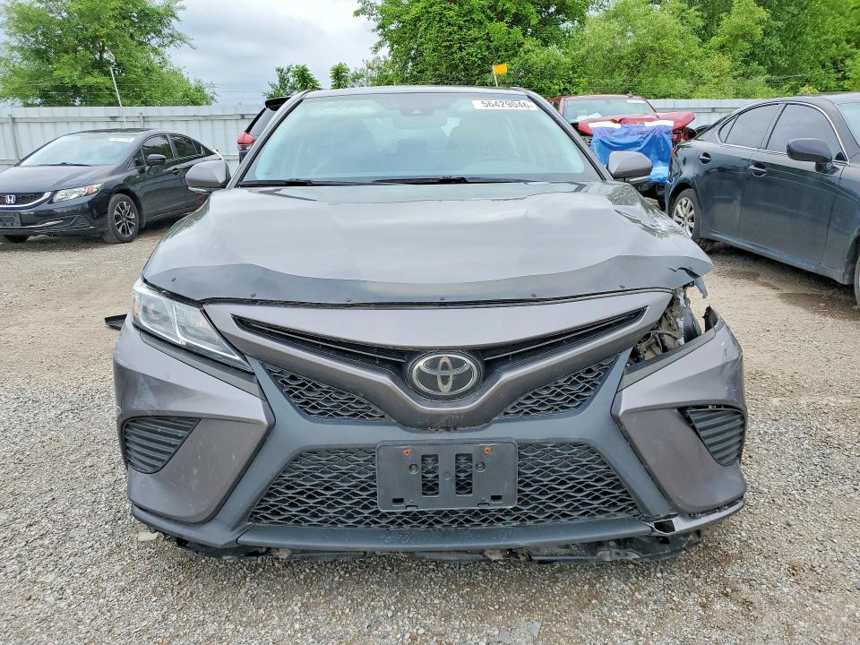56429046 :رقم المزاد ، 4T1B11HK1KU247410 vin ، 2019 Toyota Camry مزاد بيع