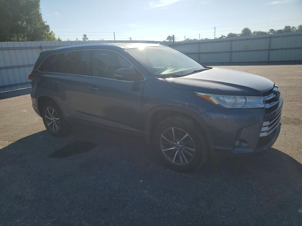 55915836 :رقم المزاد ، 5TDKZRFH7JS280711 vin ، 2018 Toyota Highlander مزاد بيع