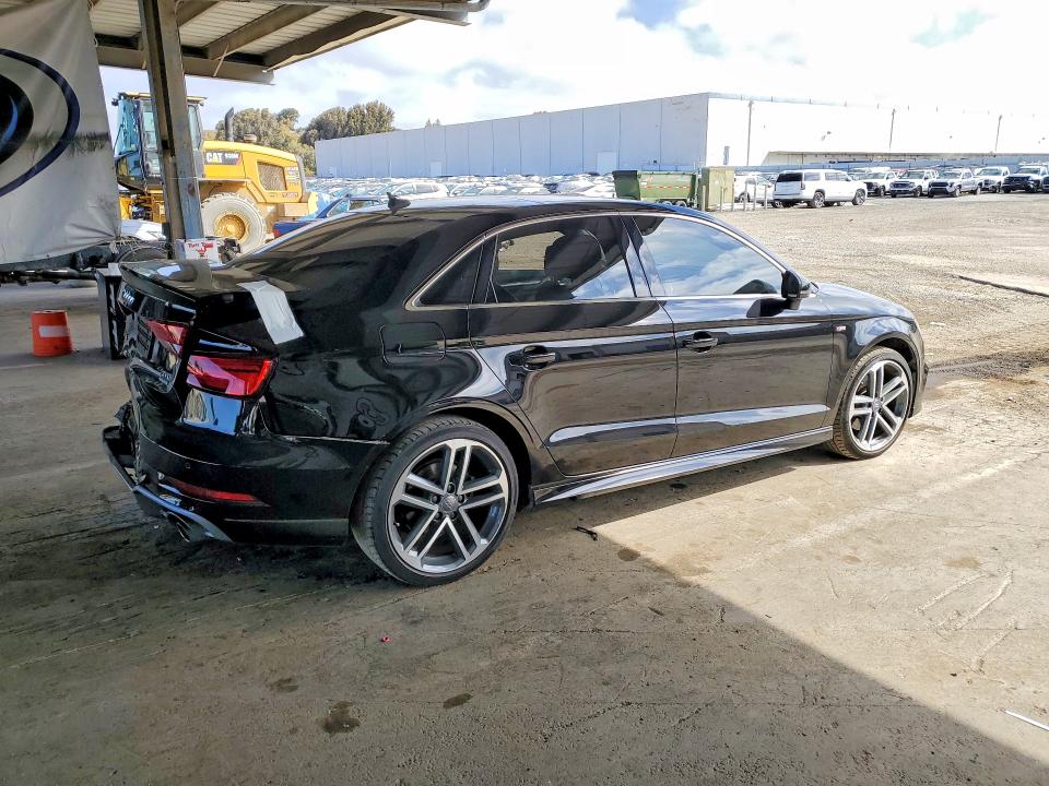 Продажа на аукционе авто 2018 Audi A3, vin: WAUJ8GFF6J1039038, номер лота: 55822646