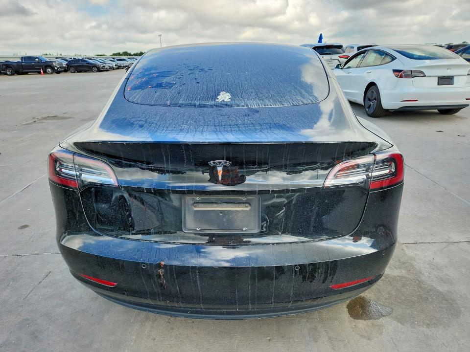 57632856 :رقم المزاد ، 5YJ3E1EA5JF172887 vin ، 2018 Tesla Model 3 مزاد بيع