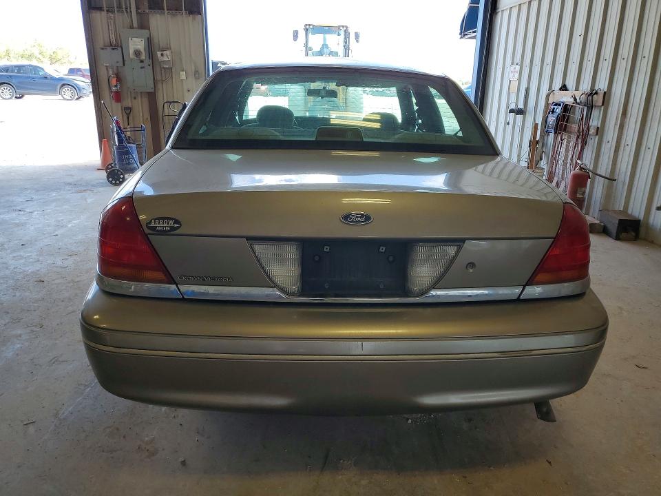57708736 :رقم المزاد ، 2FAFP73W41X195804 vin ، 2001 Ford Crown Victoria مزاد بيع