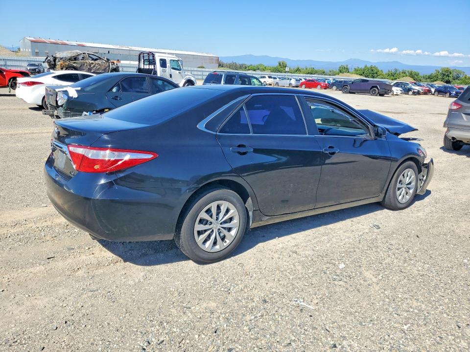 55639756 :رقم المزاد ، 4T1BF1FK1FU040963 vin ، 2015 Toyota Camry مزاد بيع