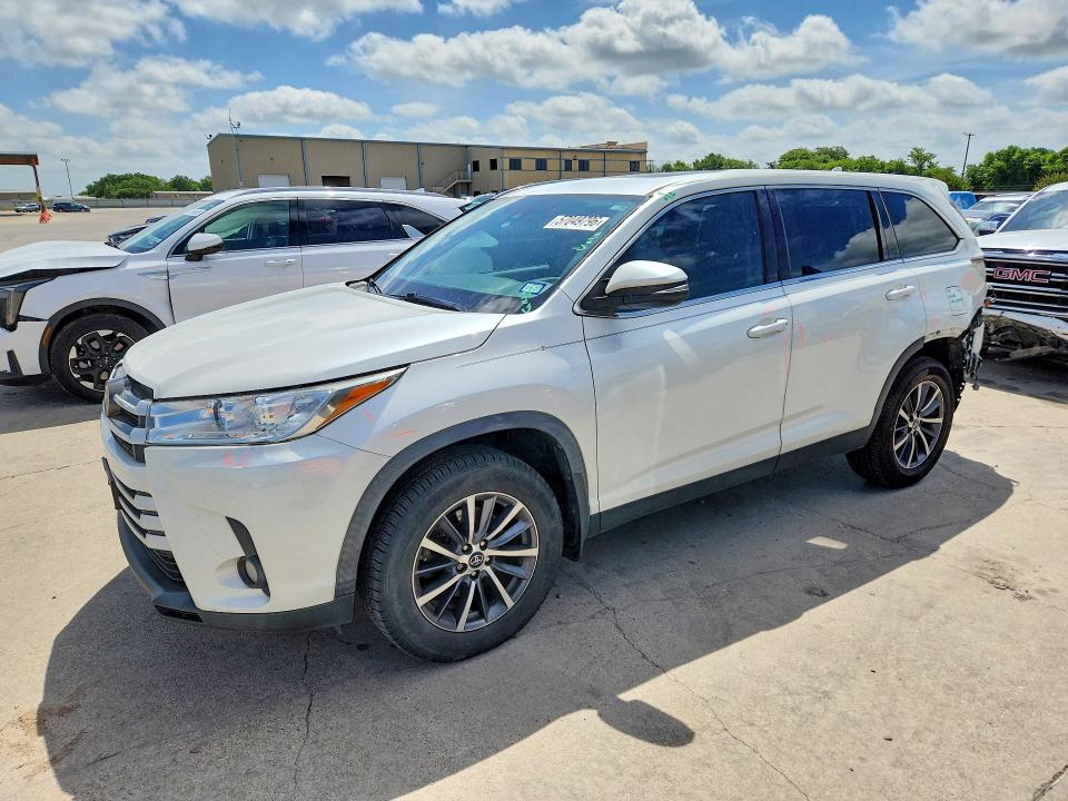 2019 Toyota Highlander მანქანა იყიდება აუქციონზე, vin: 5TDKZRFH1KS349944, აუქციონის ნომერი: 57049796