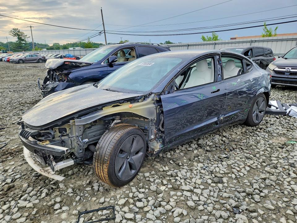 57653696 :رقم المزاد ، 5YJ3E1EB9JF056021 vin ، 2018 Tesla Model 3 مزاد بيع