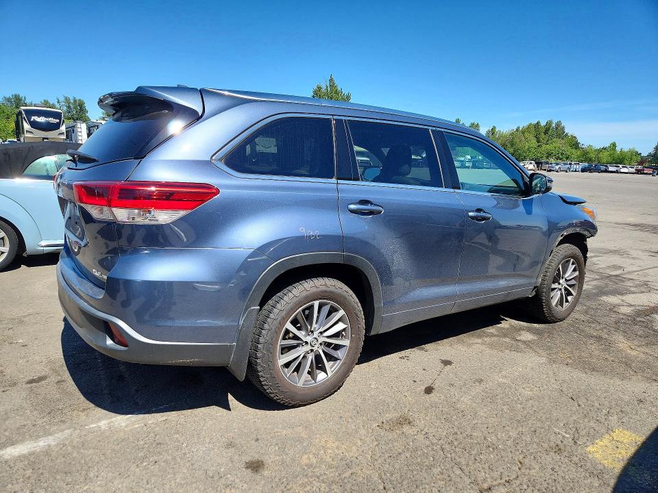 Продаж на аукціоні авто 2018 Toyota Highlander, vin: 5TDJZRFH9JS898267, номер лоту: 55489206