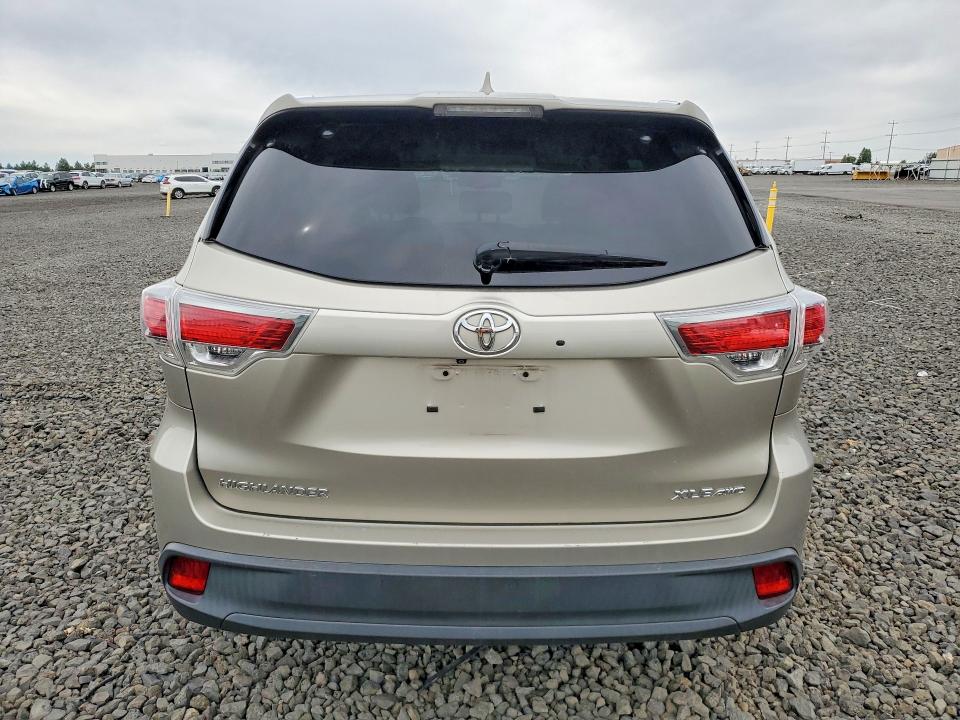 55936556 :رقم المزاد ، 5TDJKRFH0FS083130 vin ، 2015 Toyota Highlander مزاد بيع
