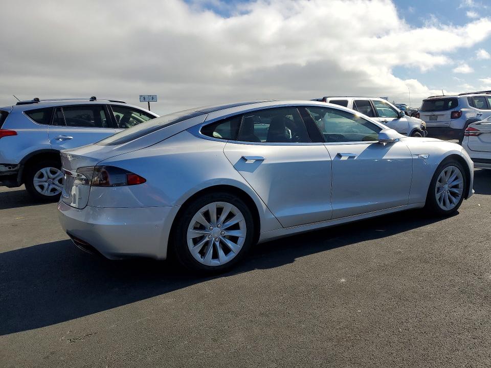 58490176 :رقم المزاد ، 5YJSA1E19GF155686 vin ، 2016 Tesla Model S مزاد بيع