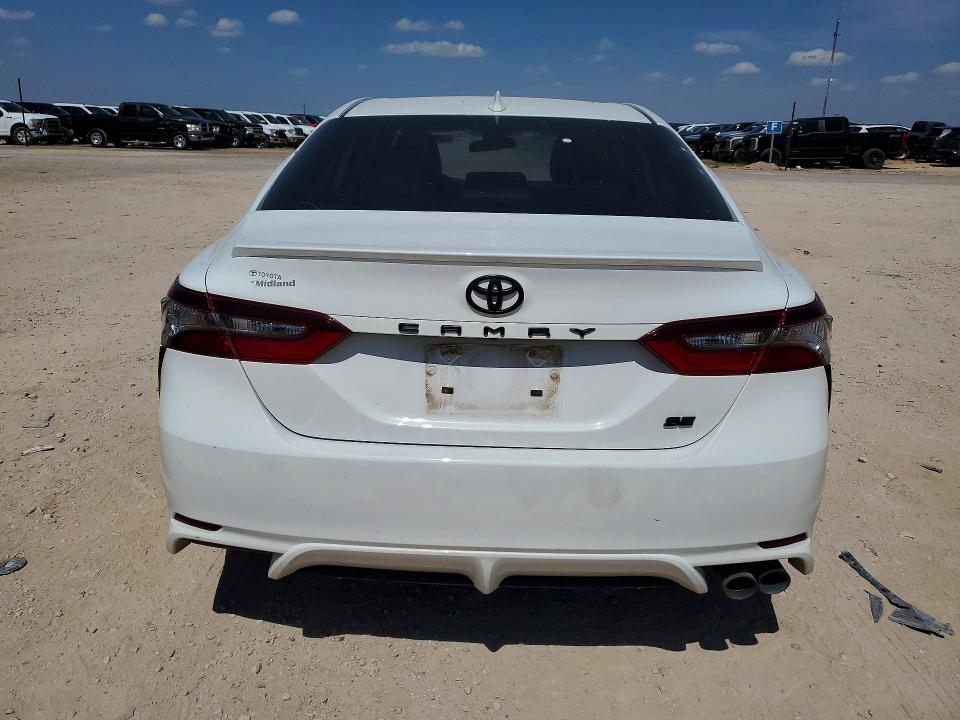 57590886 :رقم المزاد ، 4T1G11AK3NU667626 vin ، 2022 Toyota Camry مزاد بيع