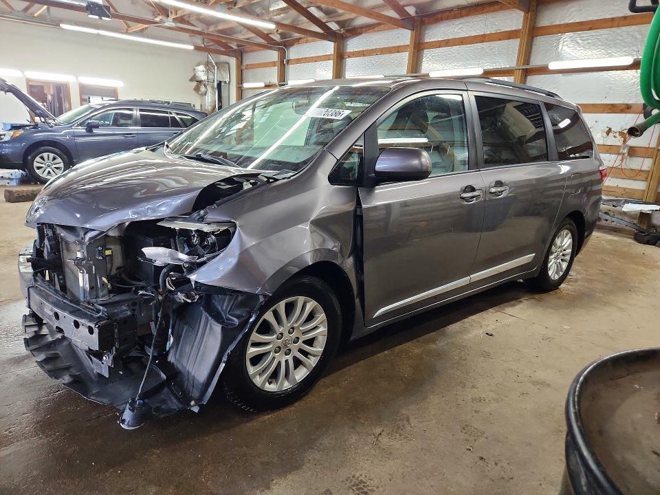 Auction sale of the 2015 Toyota Sienna, vin: 5TDYK3DC5FS631027, lot number: 58020386