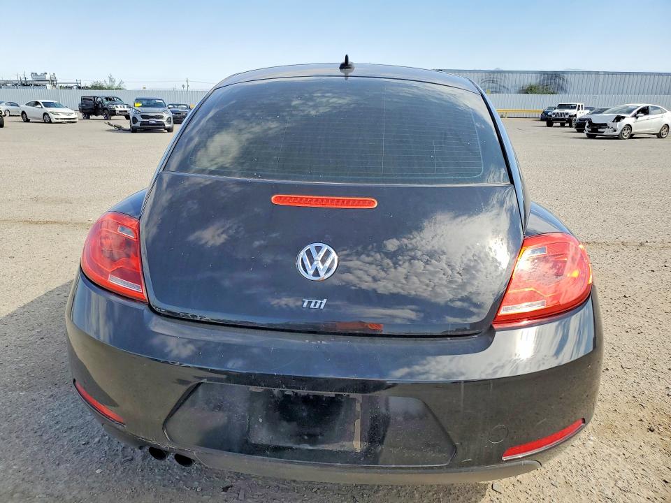 56081106 :رقم المزاد ، 3VWJL7AT5DM625927 vin ، 2013 Volkswagen Beetle مزاد بيع