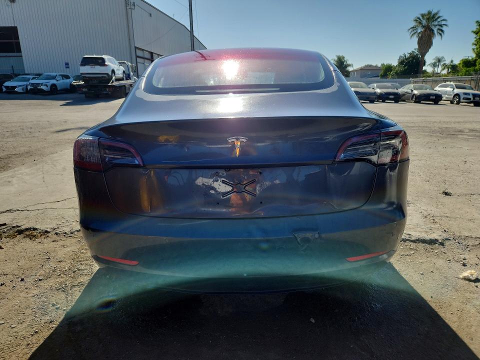 56831436 :رقم المزاد ، 5YJ3E1EA5JF006840 vin ، 2018 Tesla Model 3 مزاد بيع