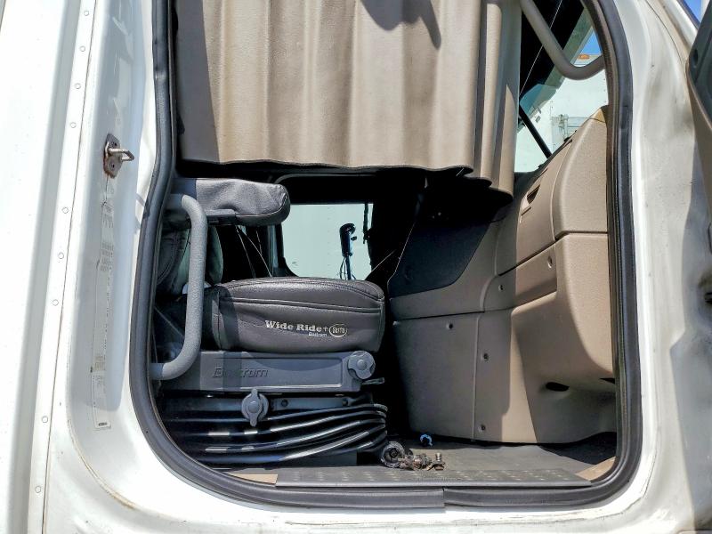 55939726 :رقم المزاد ، 1FUJGEBG0CLBL7364 vin ، 2012 Freightliner Cascadia مزاد بيع
