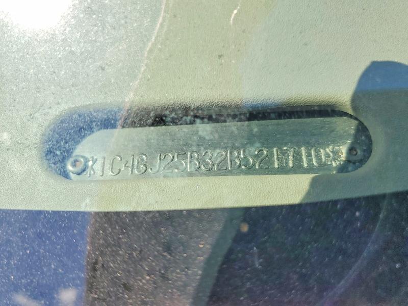 Продаж на аукціоні авто 2002 Chrysler Voyager, vin: 1C4GJ25B32B521710, номер лоту: 57591556