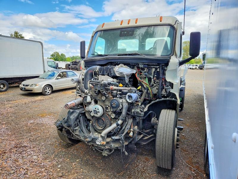 54461946 :رقم المزاد ، 3AKJHLDVXPSUN7585 vin ، 2023 Freightliner Cascadia 126 مزاد بيع