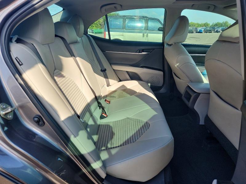 56961826 :رقم المزاد ، 4T1B11HK9KU802975 vin ، 2019 Toyota Camry مزاد بيع