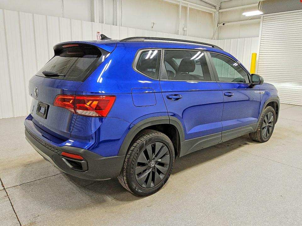 56507946 :رقم المزاد ، 3VVDX7B25NM033814 vin ، 2022 Volkswagen Taos مزاد بيع